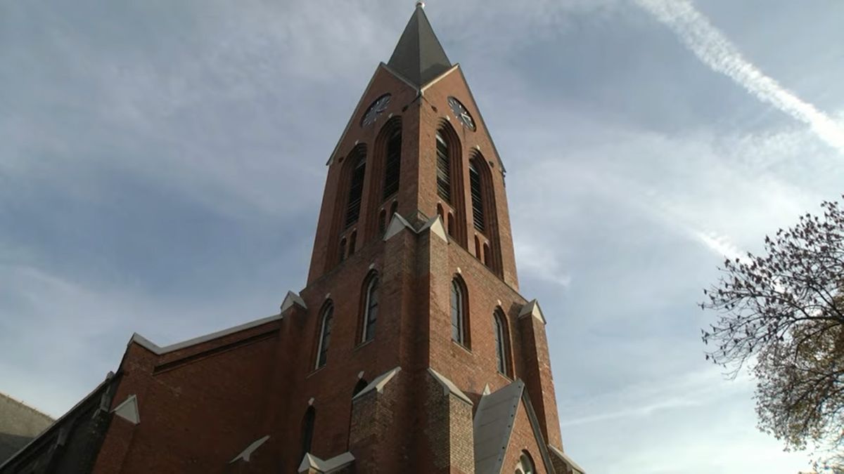 kościół pw św Apostołów Piotra i Pawła w Świętochłowicach