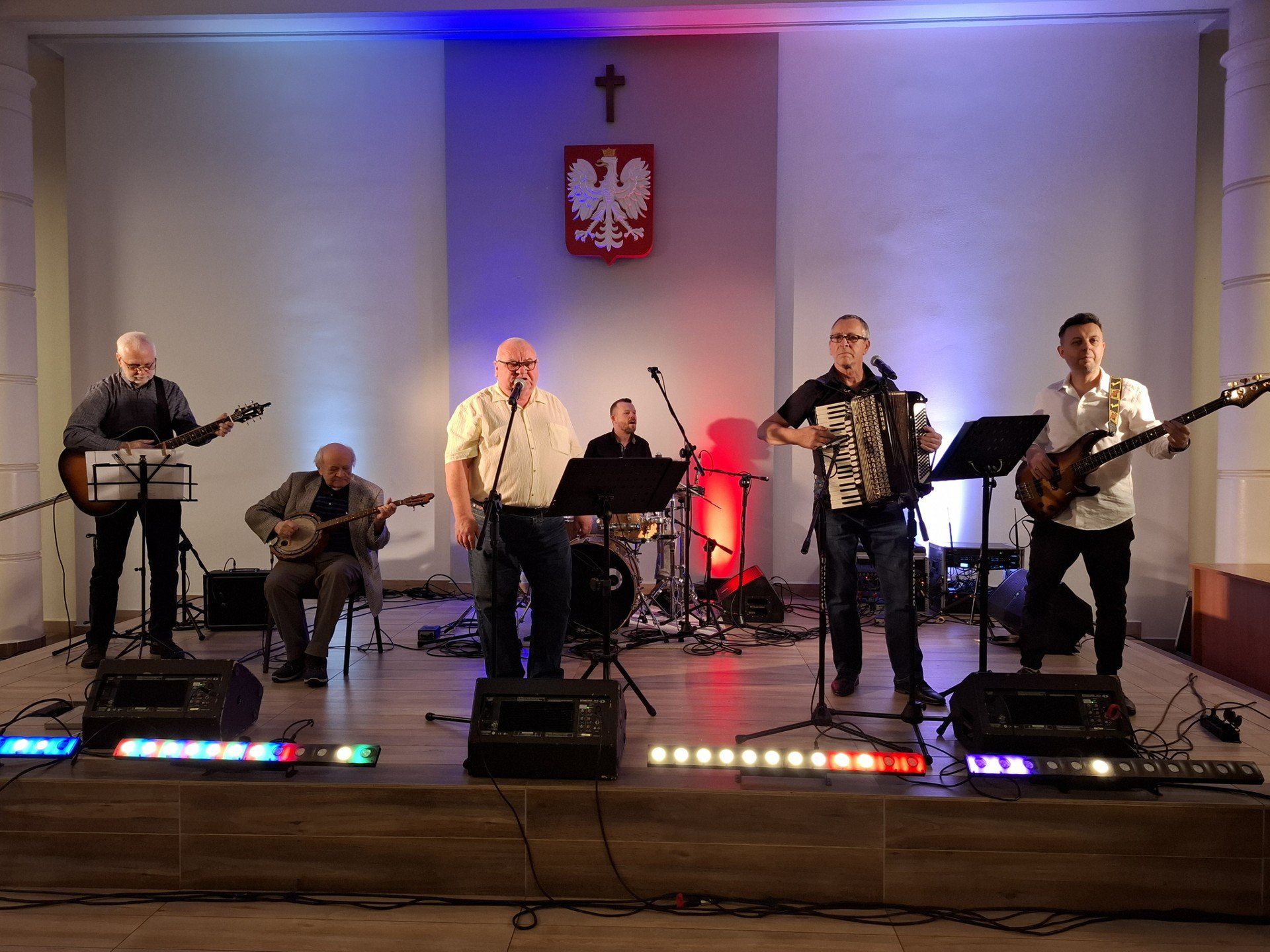 Do tańca przygrywała kapela Chłopaki z Paki.