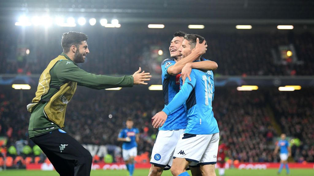 radość piłkarzy Napoli po golu Driesa Mertensa 