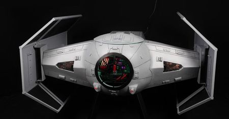 Komputer w kształcie myśliwca ze Star Wars - zobacz niesamowity projekt dla nerdów