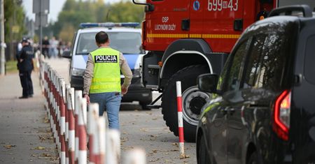 Monitoring, strażnicy i specjalne alarmy. Tak inne kraje zabezpieczają szkoły