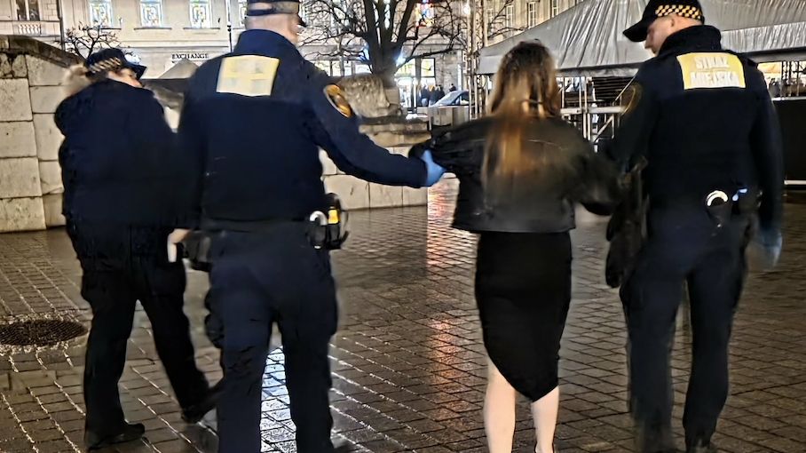 Strażnicy pomogli kobiecie, która została zaatakowana na Rynku G