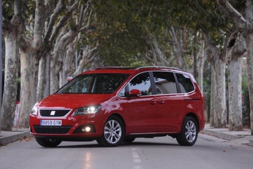 Seat Alhambra wjeżdża na salony