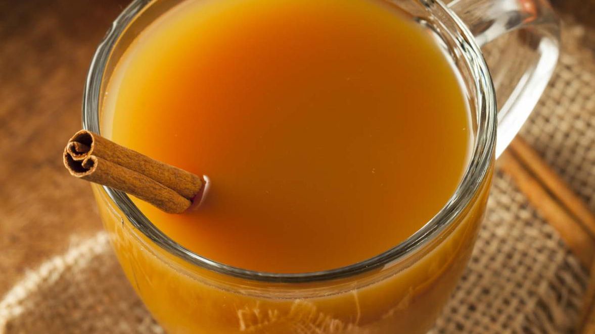 Idealny duet: cynamon i jabłka. Najlepsze połączenie na jesienny detoks