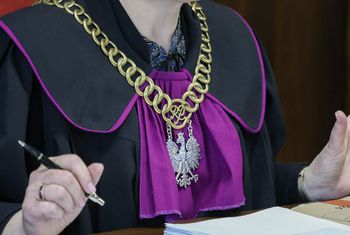 Proces policjantki z Myszkowa. Zastraszyła 11-latka