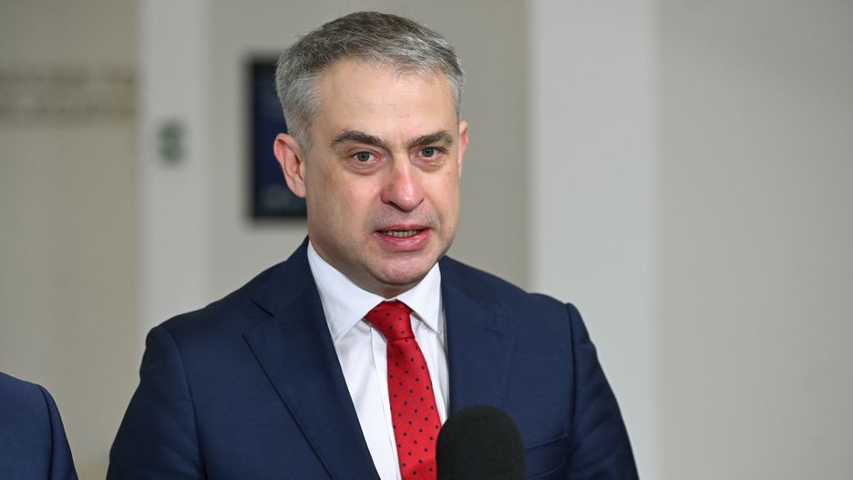Krzysztof Gawkowski w Luksemburgu, podczas wypowiedzi dla mediów