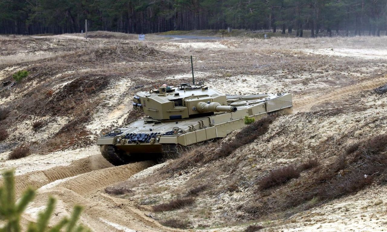 Leopard 2A4 during exercises