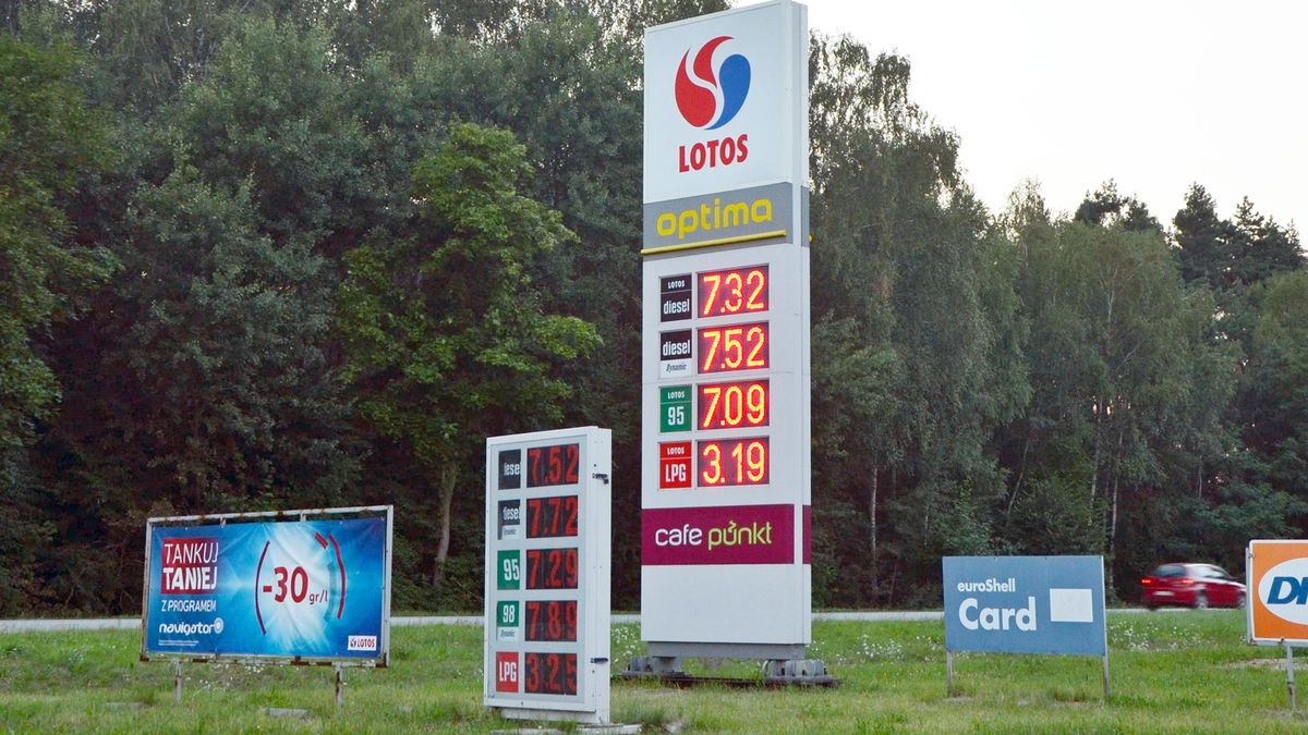 Na wielu stacjach można już zatankować za mniej niż 7 zł za litr korzystając z rabatów