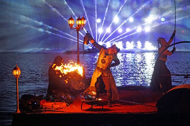 Artists perform in the water show 'Original Signs' at the large dock of the historic Venetian Arsenal during the Venice Carnival, in Venice, Italy, 10 February 2023. The carnival in Venice runs from 04 February to 21 March 2023. EPA/ANDREA MEROLA Dostawca: PAP/EPA.