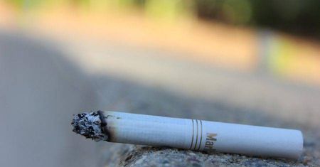 Huk w bloku na Tatarach, wypadły szyby. Wszystko przez lakier do włosów i papierosa