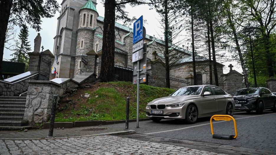 Parking przy Sanktuarium Najświętszej Rodziny w Zakopanem