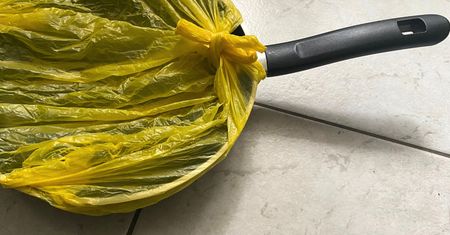 Nie musisz wymieniać patelni. Włóż do worka i zaczekaj