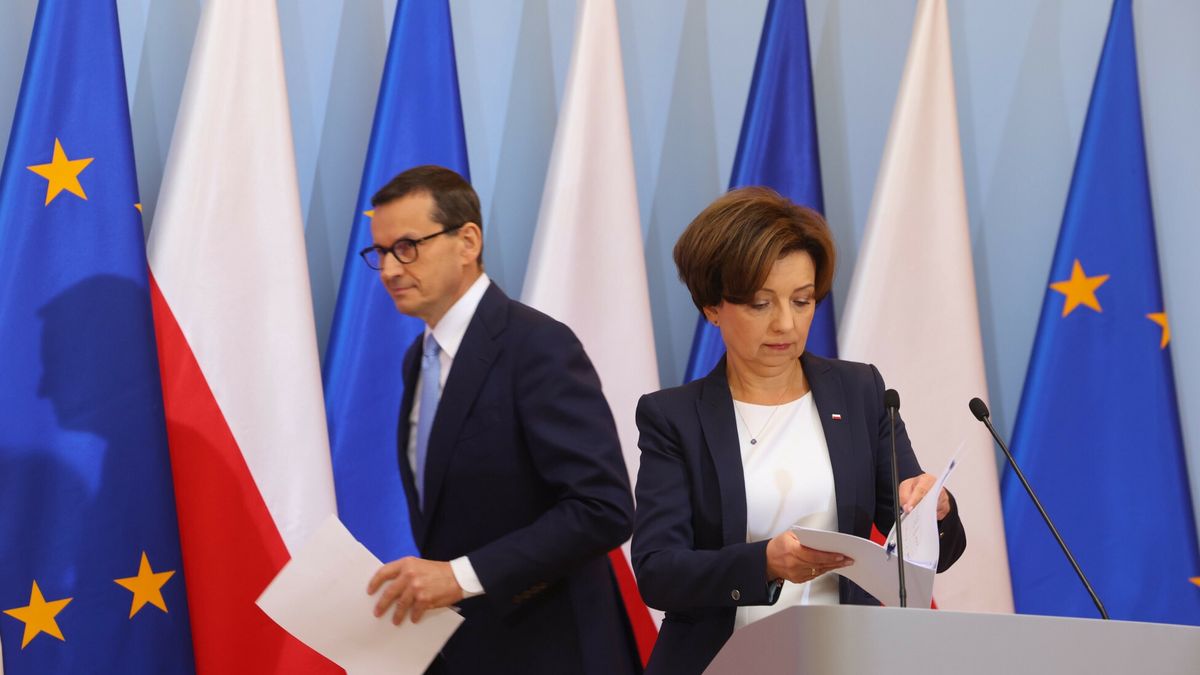 Konferencja premiera Morawieckiego oraz minister Mal?g13.09.2022 Warszawa Konferencja premiera Mateusza Morawieckiego oraz minister rodziny i polityki spolecznej Marleny Malag po posiedzeniu rzadu fot. Jacek Dominski/REPORTERn/z: Mateusz Morawiecki, Marlena MalagJacek Dominski/REPORTER