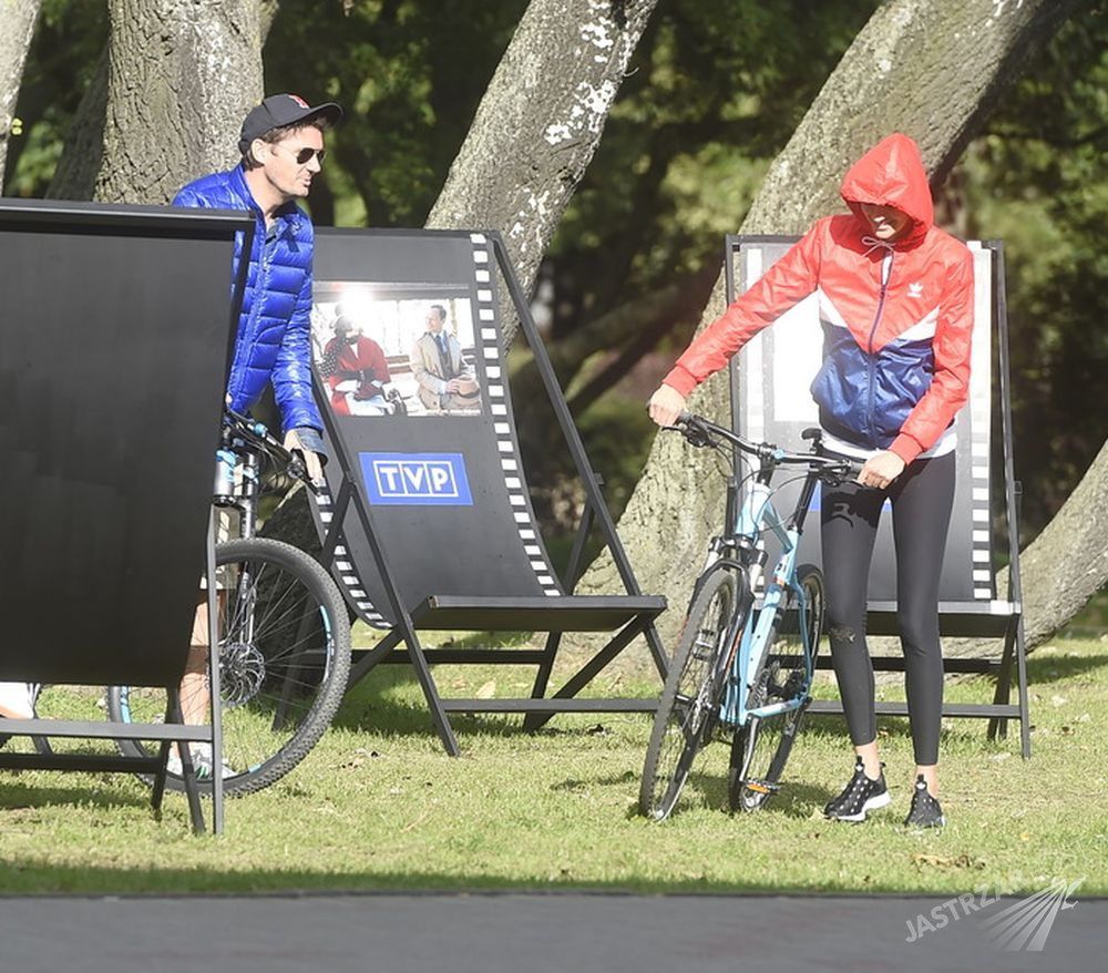 Kuba Wojewódzki i Renata Kaczoruk na rowerach