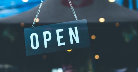 Windows Core OS z częściowo otwartym kodem. Microsoft musiał naprawdę polubić open source