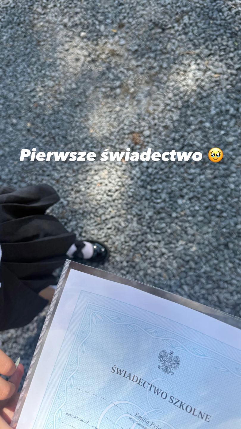 Świadectwo szkolne córki Agnieszki Kaczorowskiej i Macieja Peli