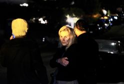 Rozdzierające serce zdjęcia. Rodzice Matthew Perry'ego sfotografowani pod domem syna