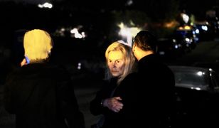 Rozdzierające serce zdjęcia. Rodzice Matthew Perry'ego sfotografowani pod domem syna