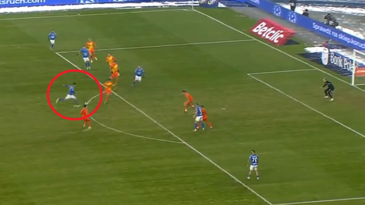 Zdjęcie okładkowe artykułu: Twitter / Screen / Canal+Sport / Na zdjęciu: Juliusz Letniowski strzela pięknego gola w meczu Ruch - Zagłębie