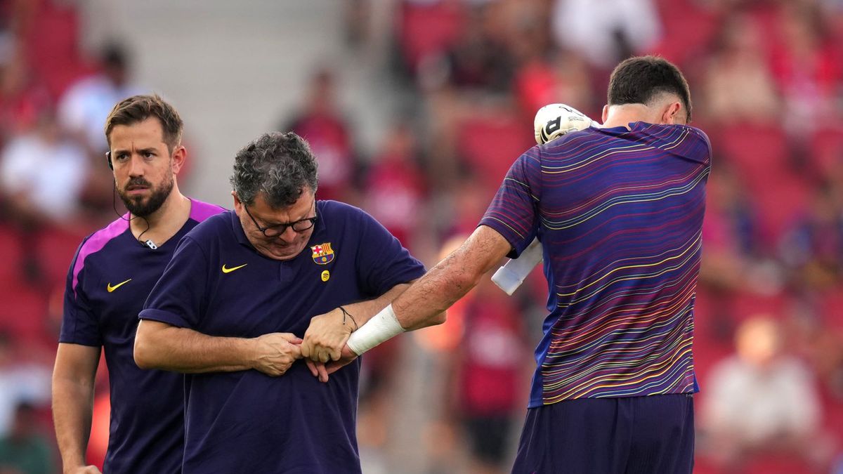 Getty Images / Alex Caparros / Na zdjęciu: uraz Joana Garcii przed debiutem w Barcelonie