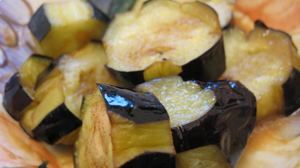 Gotowany bakłażan z dodatkiem soli, odsączony