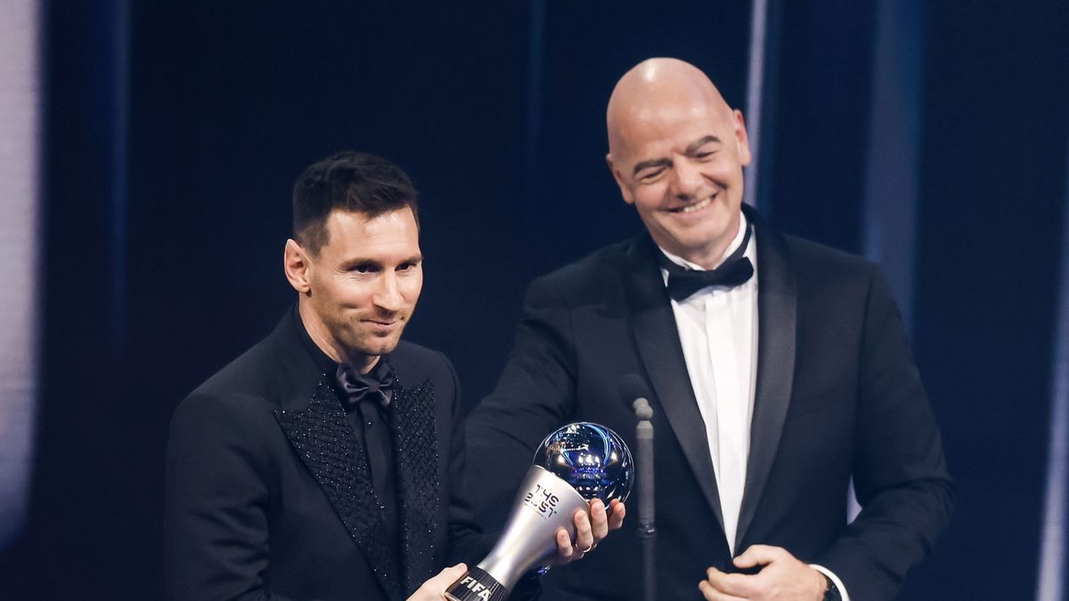 Lionel Messi (po lewej)