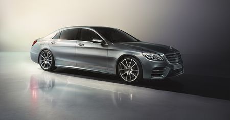 Numer 1 wśród limuzyn klasy wyższej wciąż zaskakuje. Mercedes-Benz klasy S doczekał się liftingu.