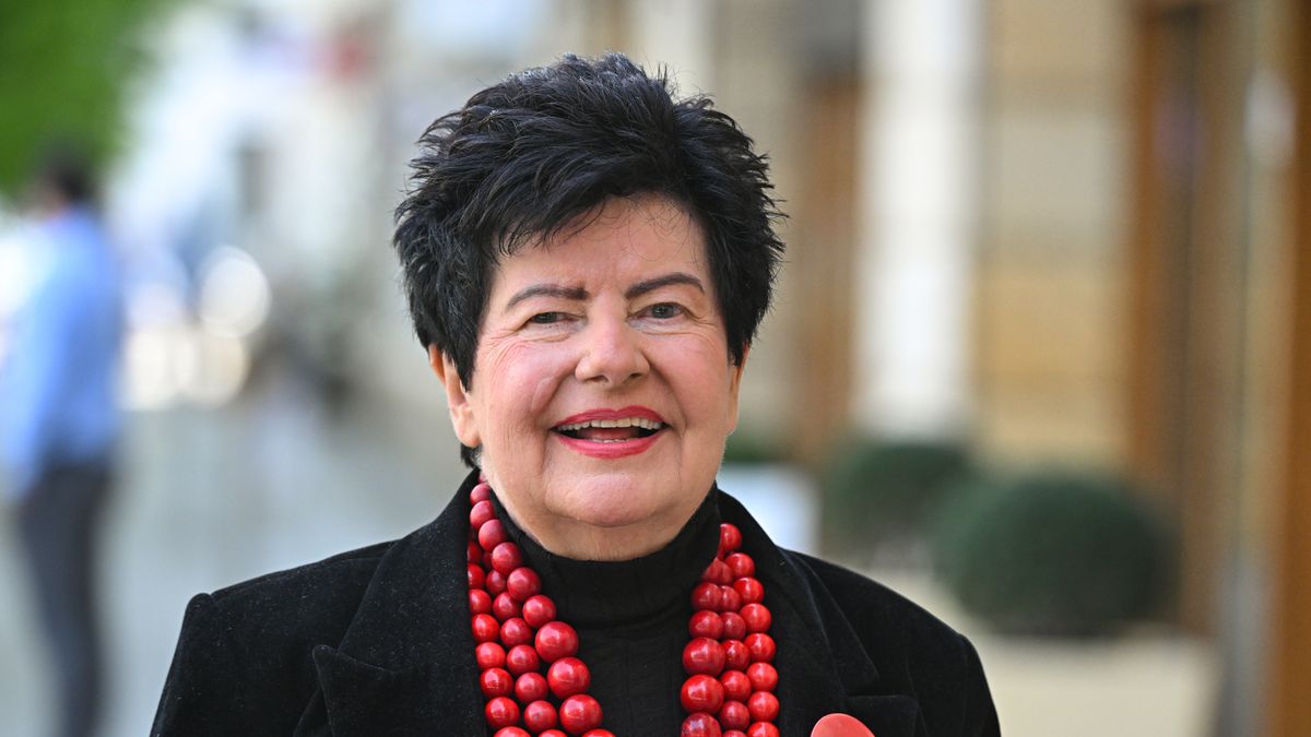 Warszawa, 22.04.2025. Kandydatka na Prezydenta RP, ekonomistka prof. Joanna Senyszyn przed siedzibą Polskiej Agencji Prasowej w Warszawie, 22 bm. gdzie była gościem Studia PAP. (ad) PAP/Radek Pietruszka