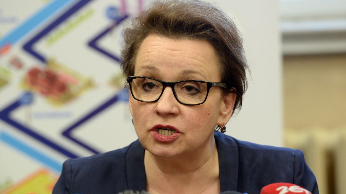 Na przełomie października i listopada przedstawimy kompleksową analizę ruchu kadrowego - zapewnia Anna Zalewska, minister edukacji