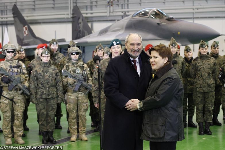 Premier Beata Szydło przekonywała niedawno, że zakup śmigłowców to priorytet.