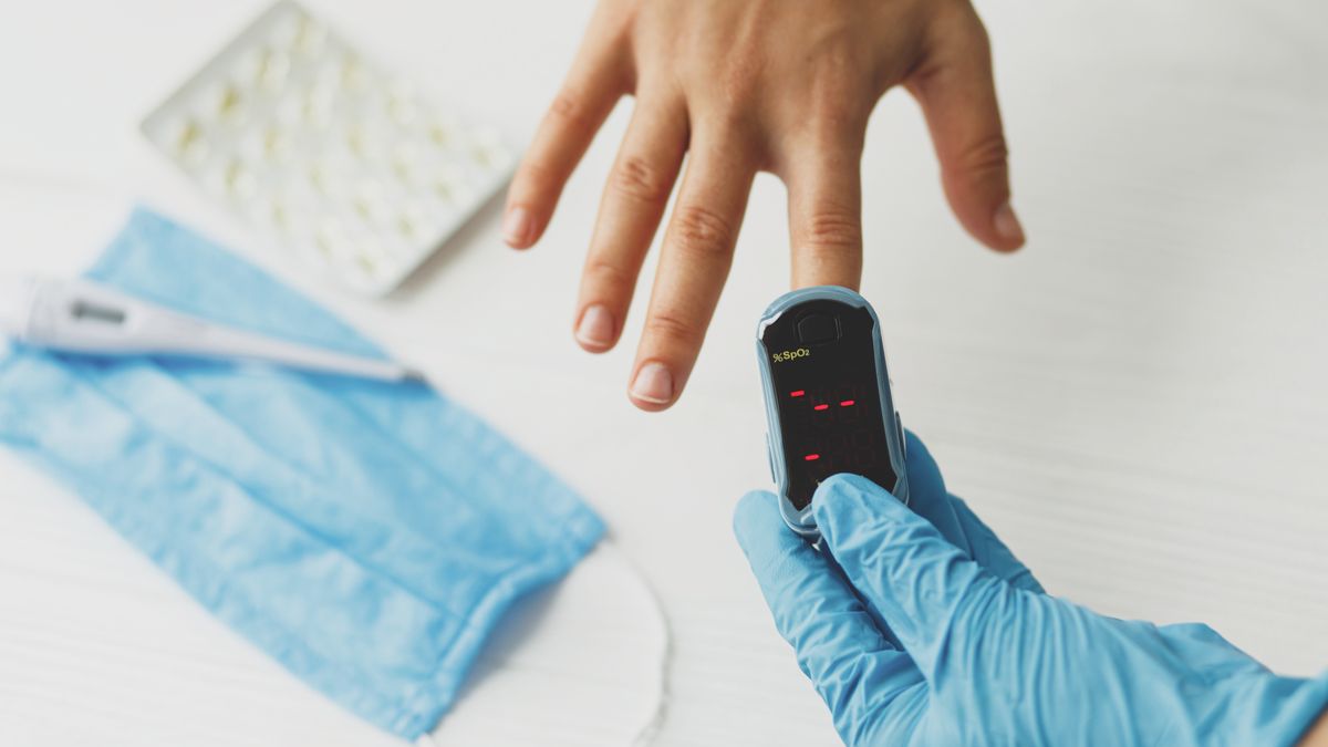 koronawirus covid pulsoksymetr pandemia lekarz maseczki