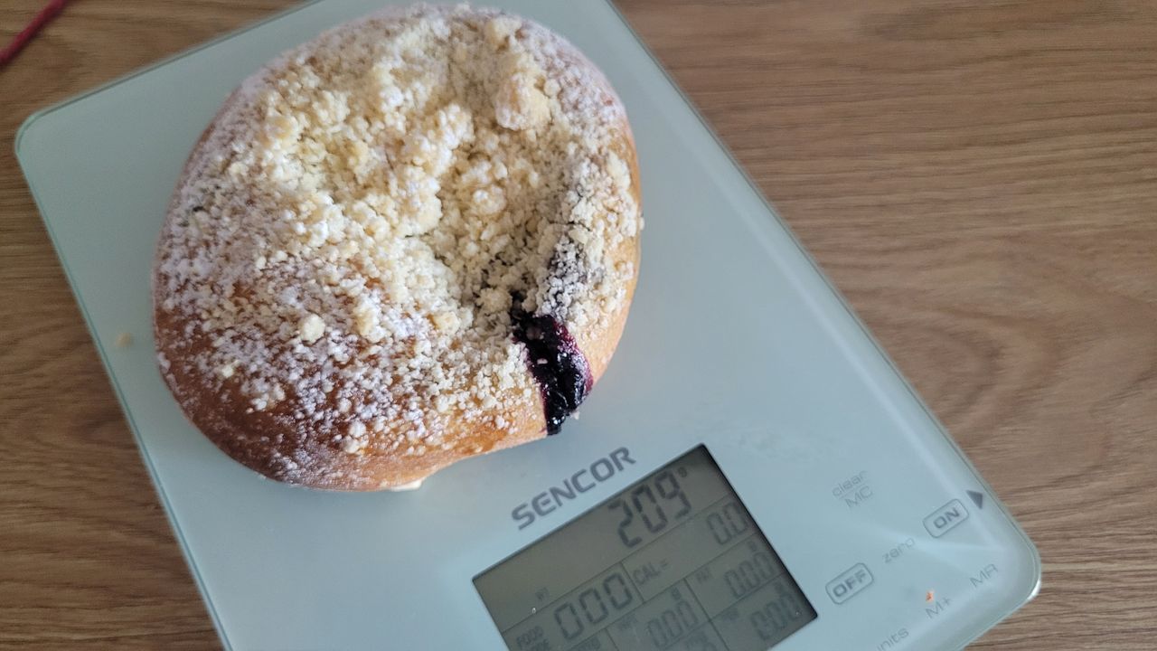 Waga jagodzianki w 2026 - pomiar na domowej wadze kuchennej