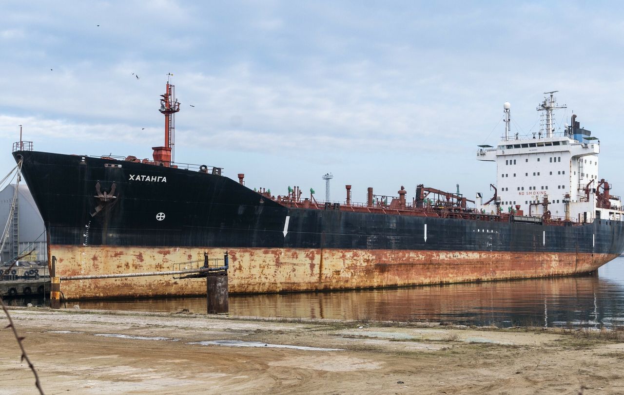 Rosyjski statek opuści w końcu Gdynię. "Rozpoczęły się prace"