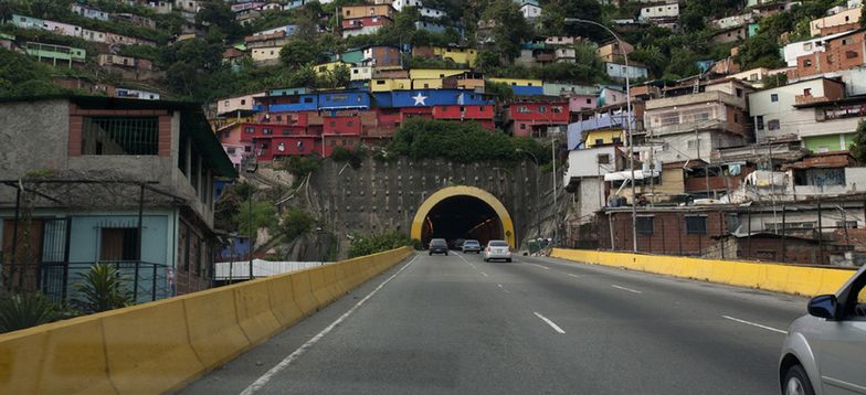 Koncerny uciekają z Wenezueli. Zabrakło cukru do Coca-Coli i frytek w McDonaldzie