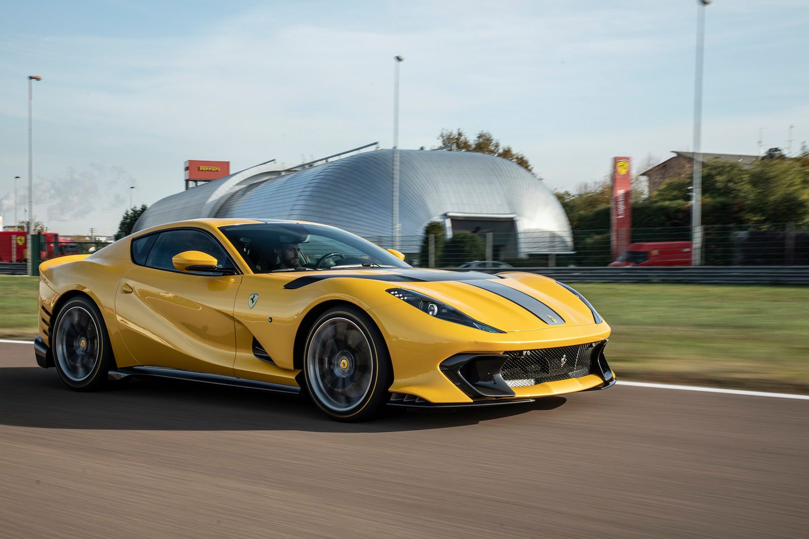 Ferrari 812 Competizione (2021)