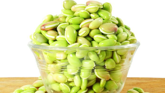 Gotowana wspięga pospolita (młode ziarna) z dodatkiem soli, odsączona