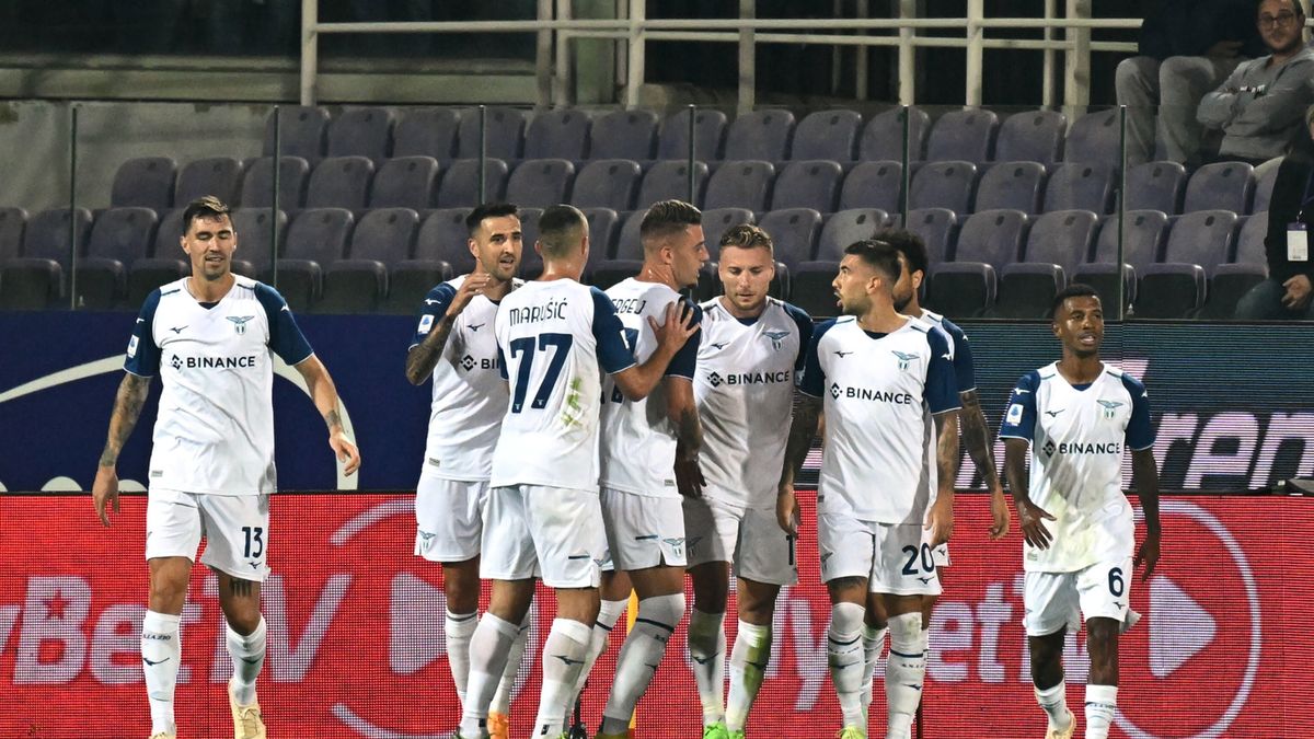 PAP/EPA / CLAUDIO GIOVANNINI / Na zdjęciu: piłkarze Lazio Rzym