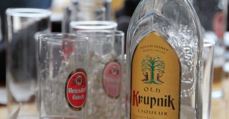 Krupnik traci polski rynek. Zamiast czystej wybieramy wódki kolorowe
