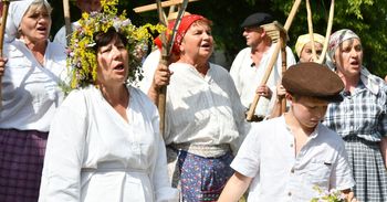 "Sobótka i sianokosy" w Tokarni. Prezentacja ludowych obrzędów