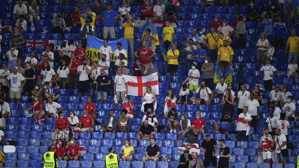 Getty Images / Isabella Bonotto/Anadolu Agency / Na zdjęciu: kibice podczas Euro 2020