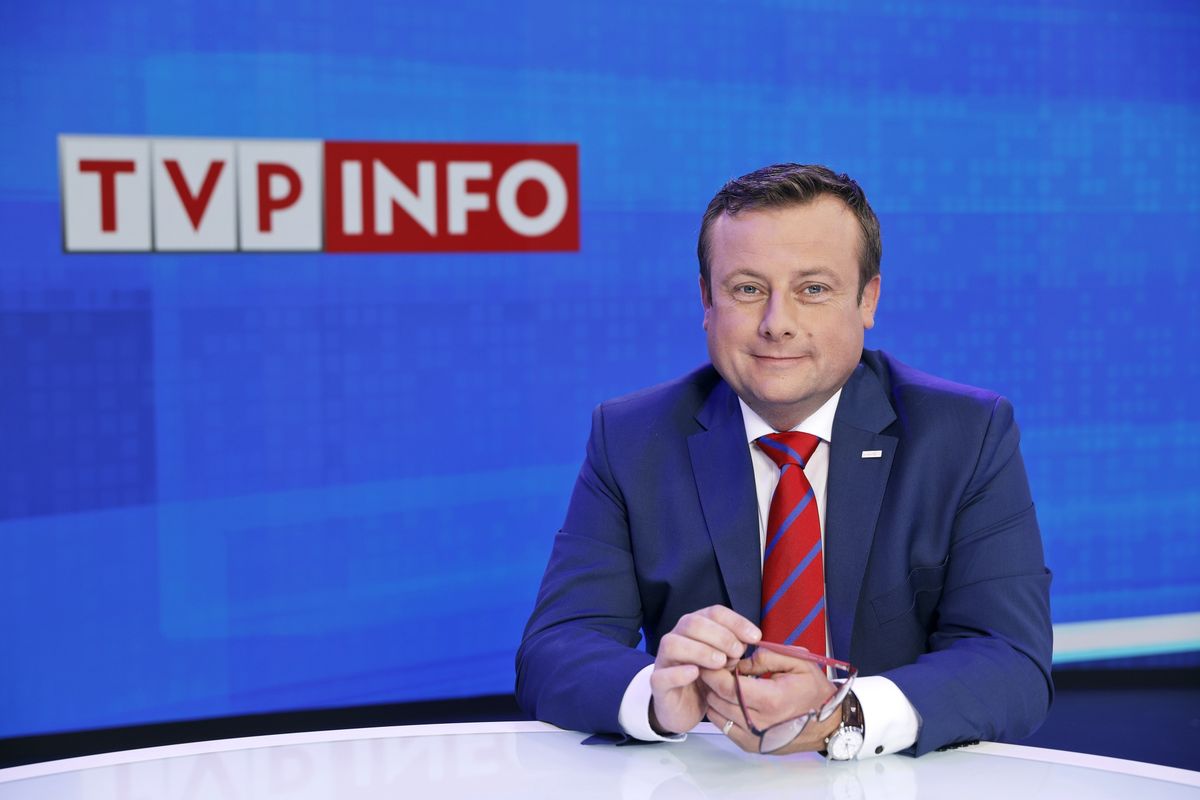 Adrian Klarenbach prowadzi program "Forum" na antenie TVP Info