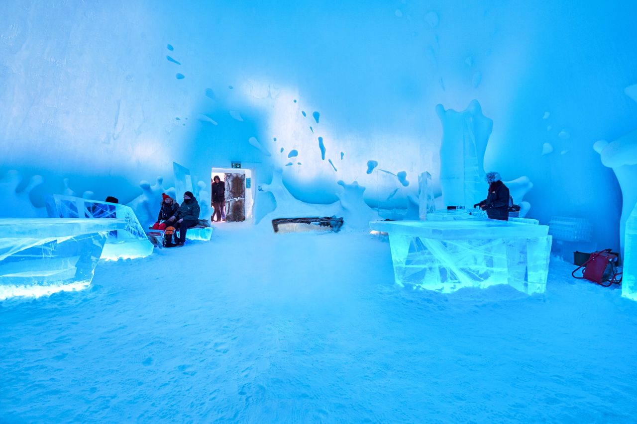 Lodowy hotel. Do budowy użyto 550 ton lodu i śniegu