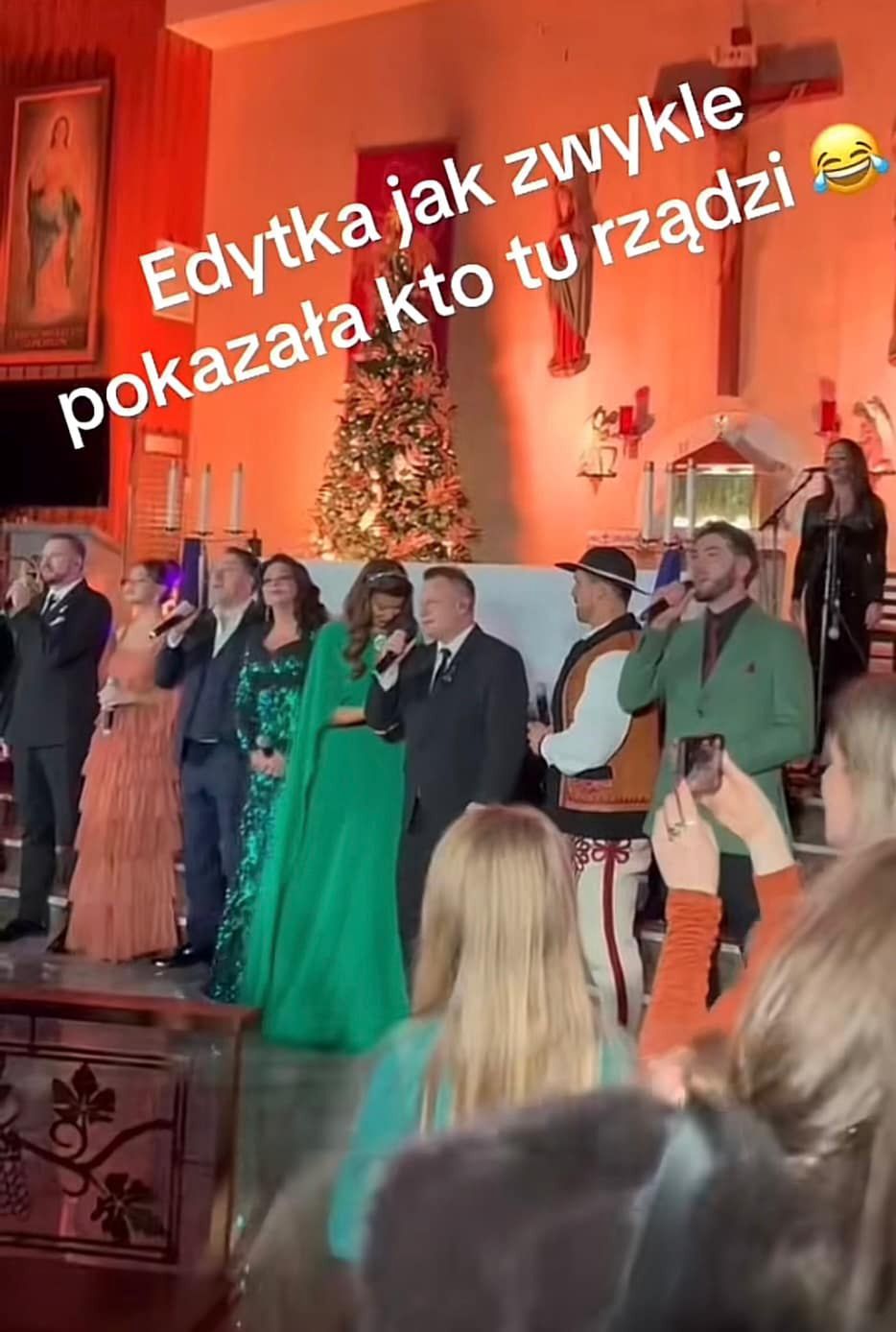 Zaskakujące zachowanie Edyty Górniak podczas kolędowania w USA