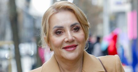 Danuta Martyniuk zapozowała w samej BIELIŹNIE. Z okazji 58. urodzin pokazano zmysłową sesję żony Zenka. Niezła forma? (FOTO)