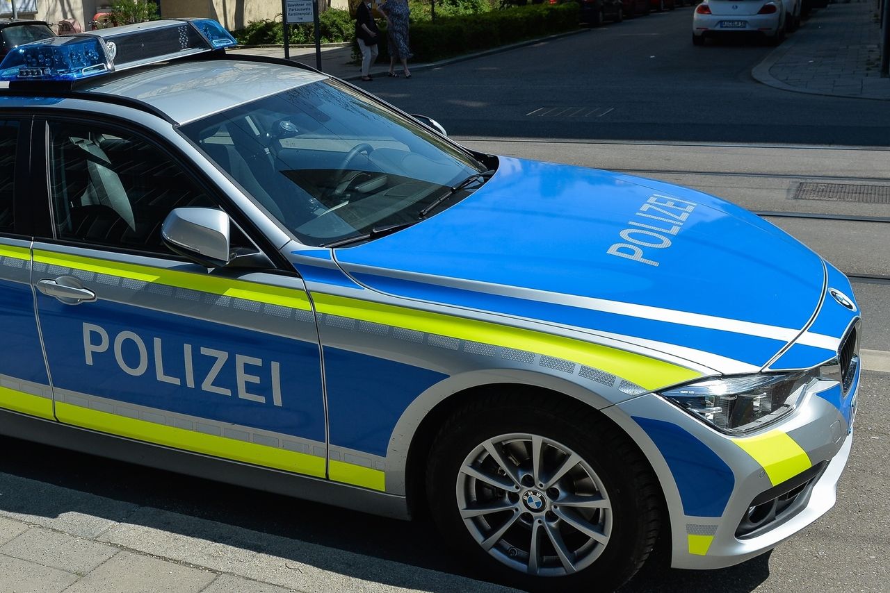 Niemiecka policja musiała się uporać z dwoma nietrzeźwymi Polakami na autostradzie.