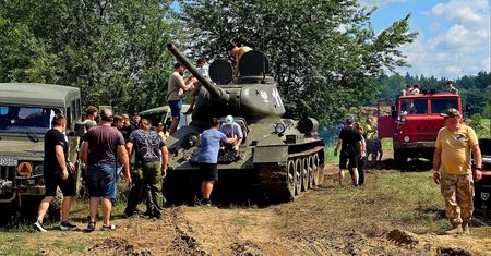 "Cud nad Wisłą" w Płocku 2026. Czołg z 1920 roku, sprzęt militarny i rodzinny piknik