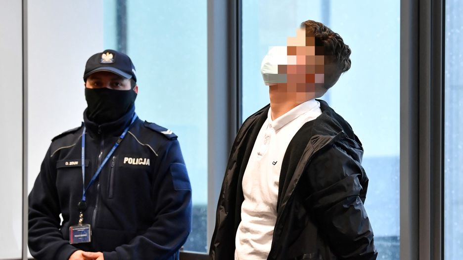 Emil B.Radek Pietruszkaemil b., morderstwo, no�em, ucze�, ucznia, wyrok, zab�jstwo, covid-19, epidemia, epidemie i zarazy, koronawirus w Polsce, SARS-CoV-2, s�dzie okr�gowym, warszawie, maseczka maseczki