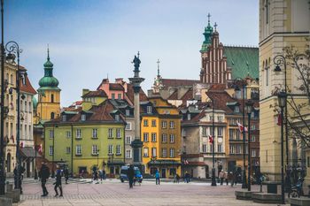 Pogoda w Warszawie. Prognoza na niedzielę 17 maja. Chłodno i przelotne opady, północny wiatr