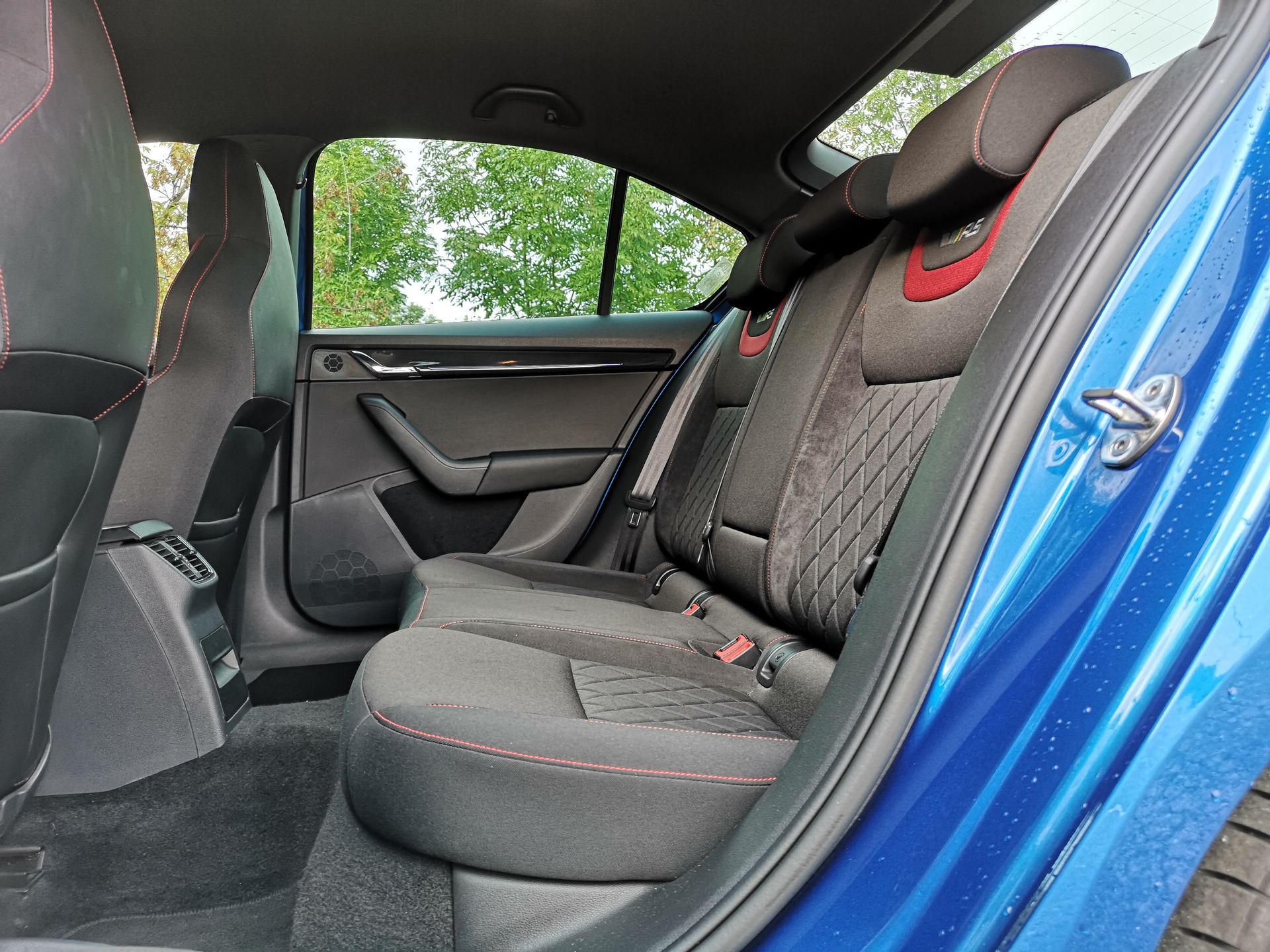 Skoda Octavia RS: audio Canton, zmienne tryby jazdy i system Amundsen 35