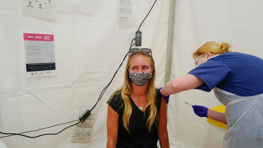 Czy przekładać szczepienie w upał?